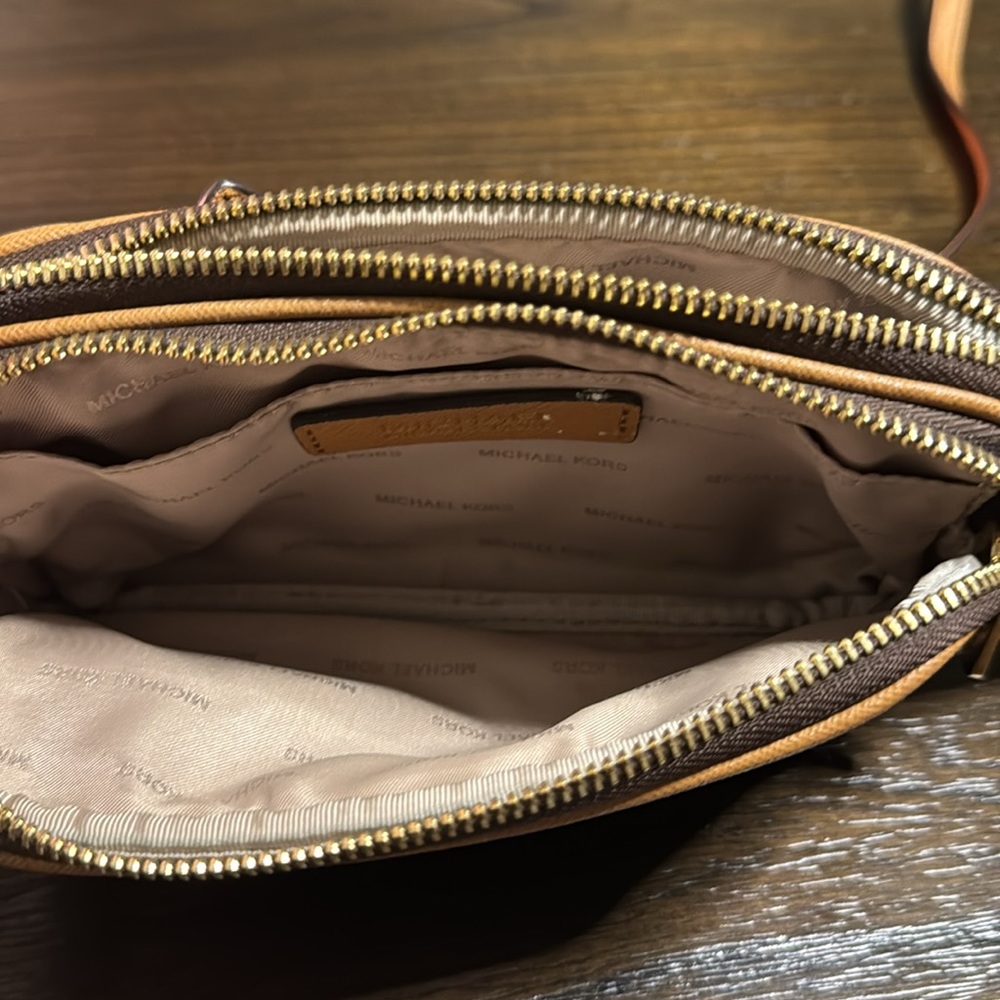 Michael Kors Crossbody - Picture 5 of 6